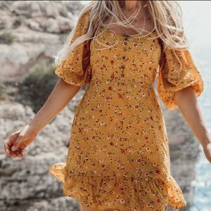 NWOT Lulu's yellow floral sundress